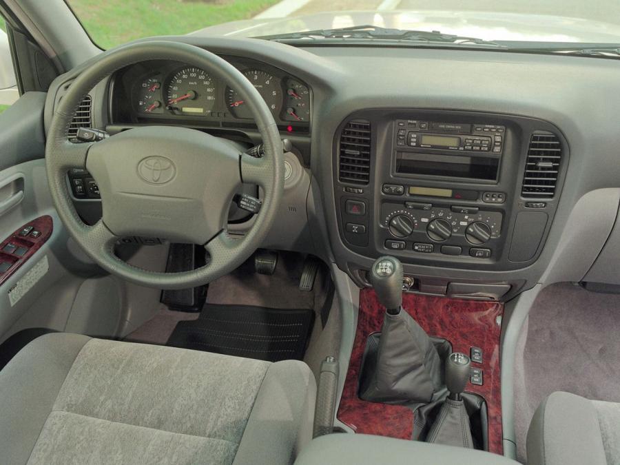Торпедо Toyota Land Cruiser 100 VX (J100-101) 1998 года  (фото 50 из 58)